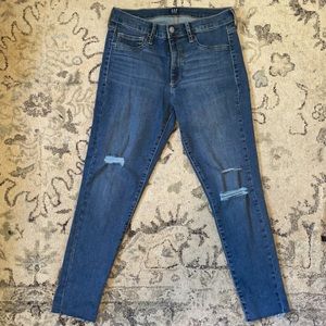 30/10 Ankle Distressed Gap Jegging